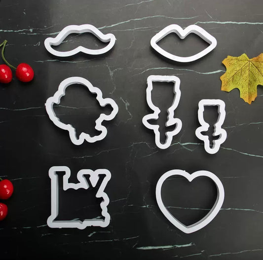 7-piece valentine cookie cutter set