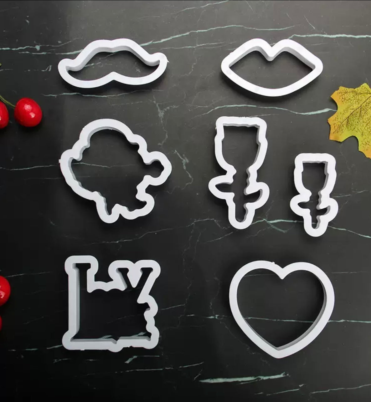 7-piece valentine cookie cutter set