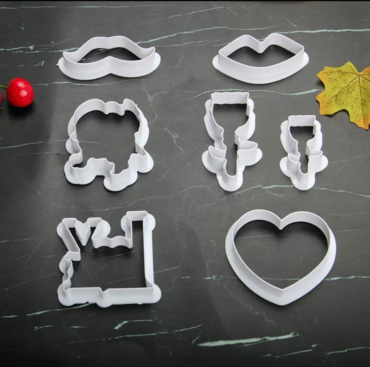 7-piece valentine cookie cutter set